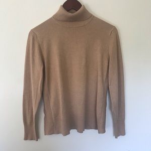Ribbed knit turtleneck